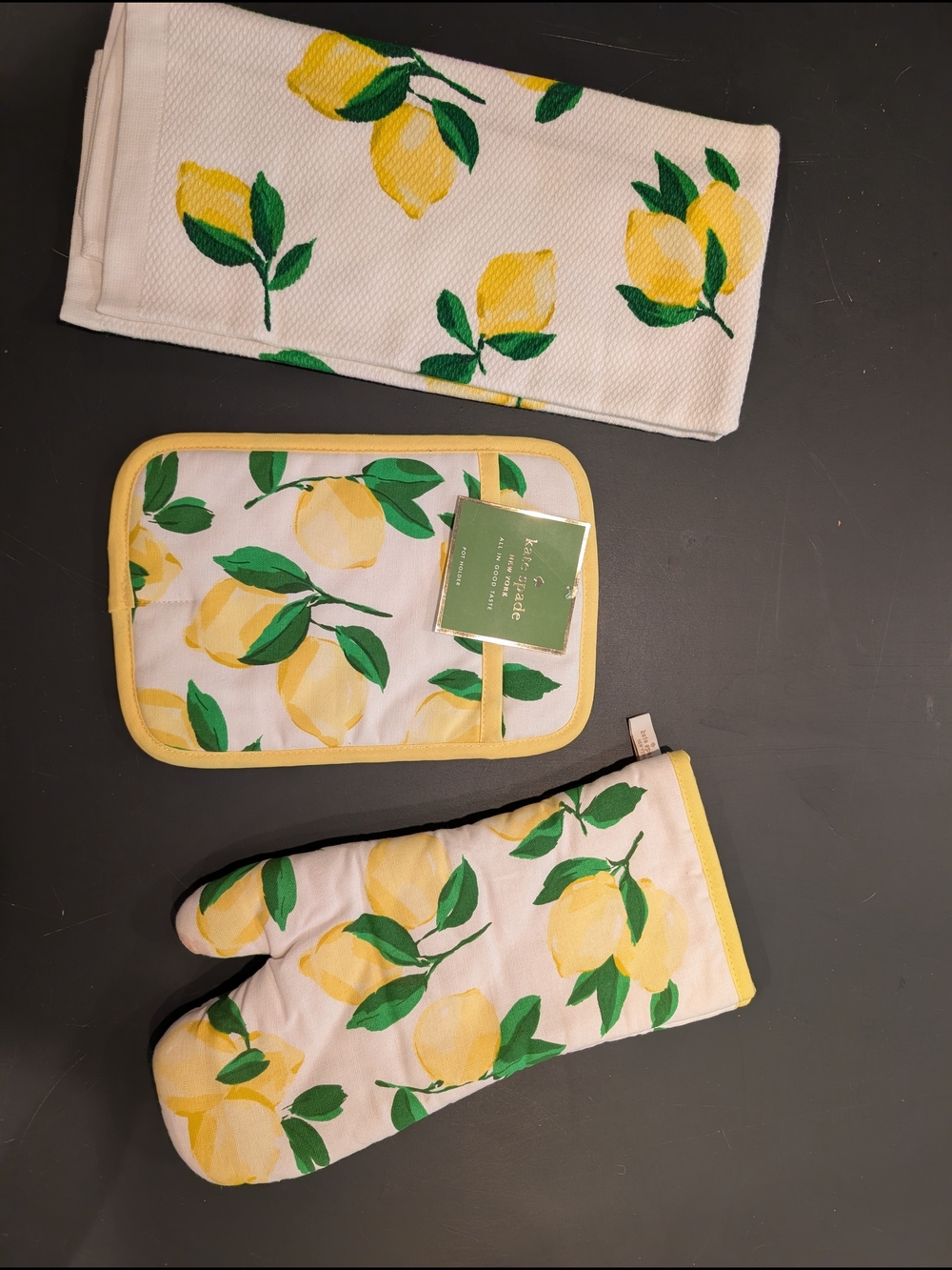 kate spade lemon print oven mitt and potholder set - Yellow